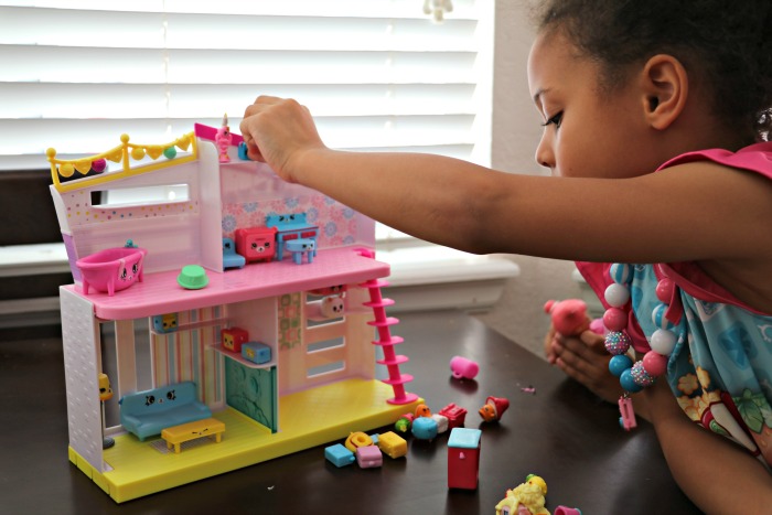 http://www.thedenverhousewife.com/wp-content/uploads/2016/12/Shopkins-Happy-Places-House.jpg