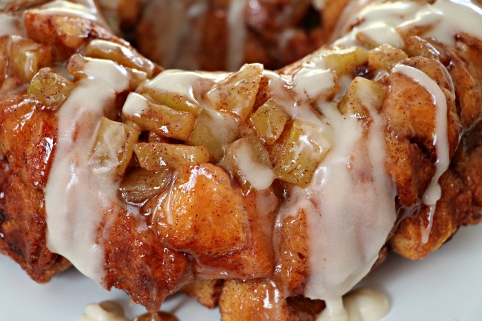 cinnamon-roll-monkey-bread