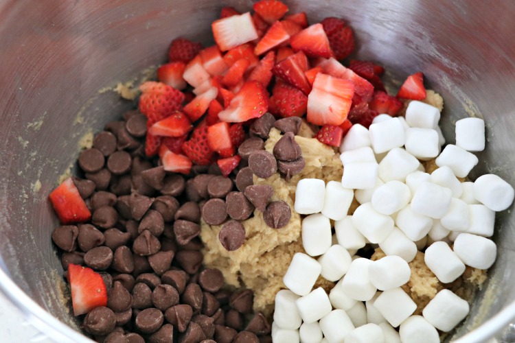 S'mores Cookie Bars with Strawberry