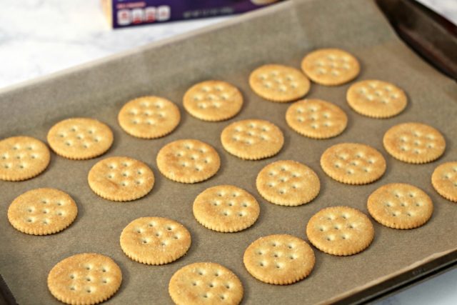 Pizza Crackers - The Perfect Lunchtime Snack! » The Denver Housewife