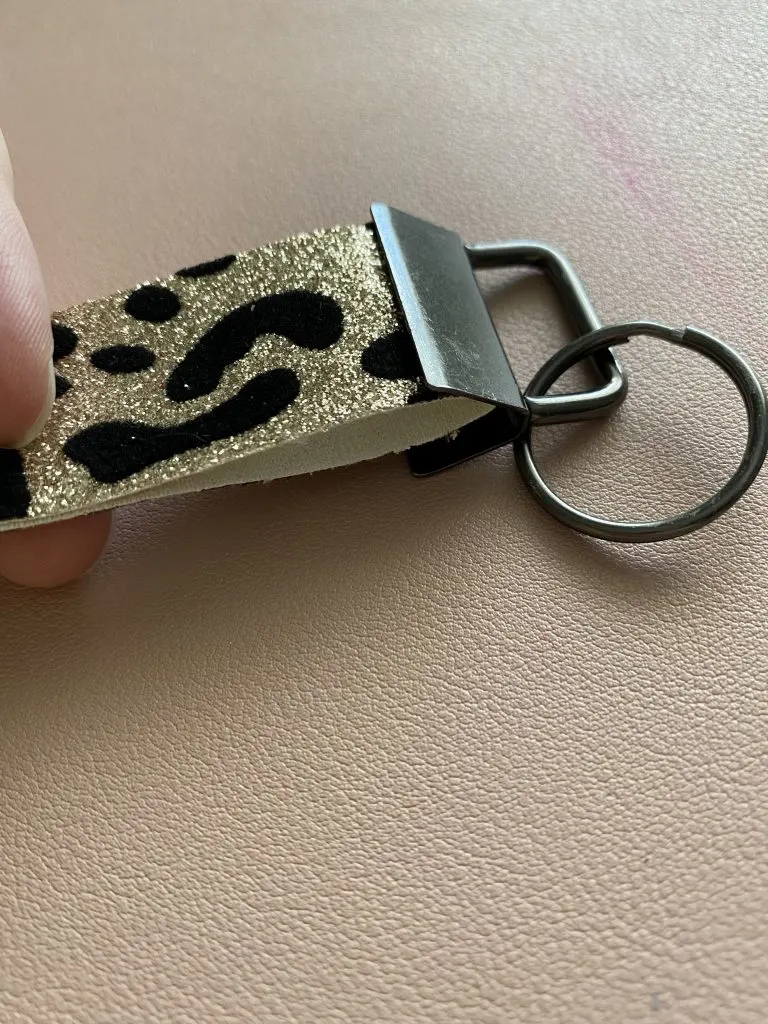 Cricut Faux Leather Key Fob Keychain » The Denver Housewife