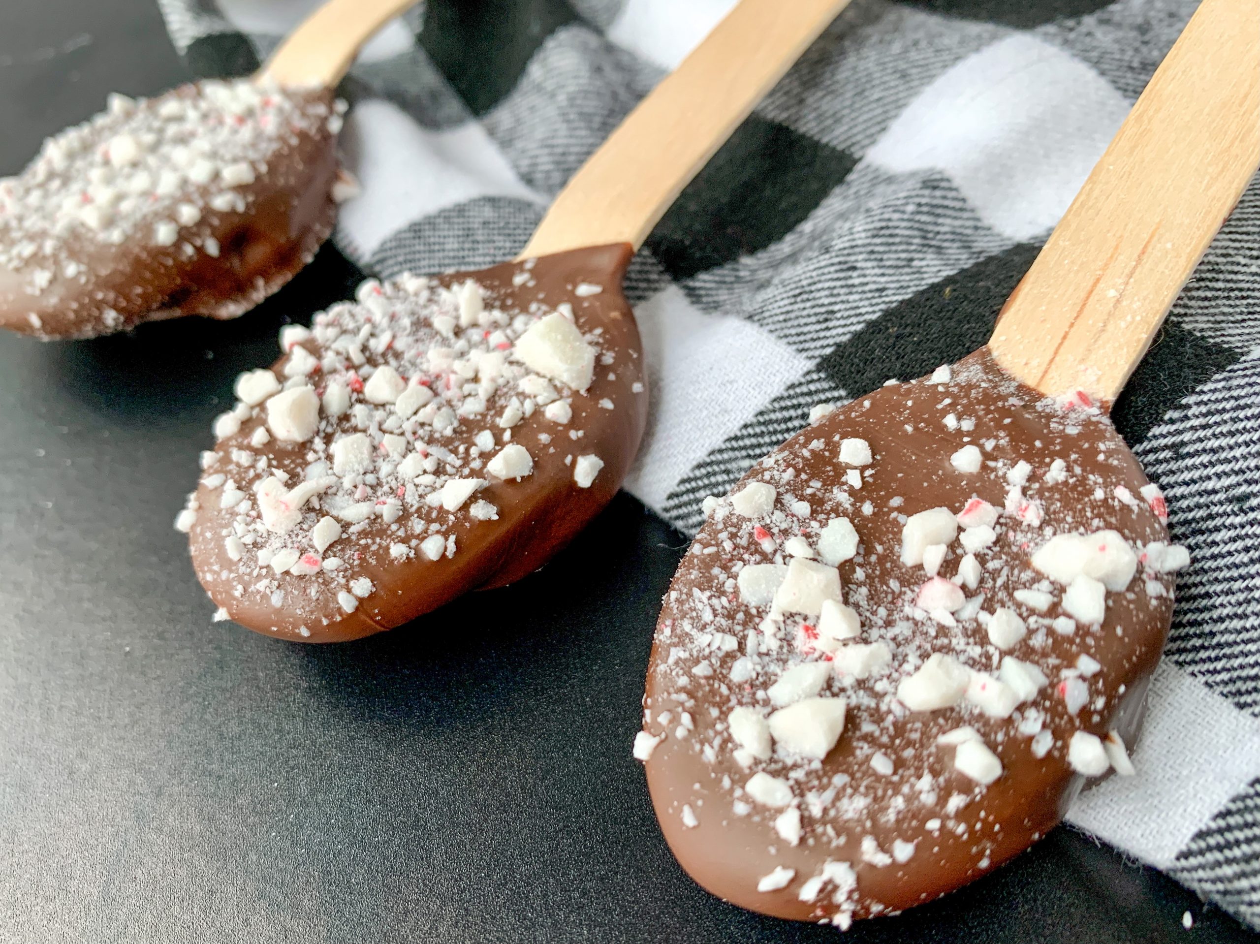 https://www.thedenverhousewife.com/wp-content/uploads/2020/11/Peppermint-Hot-cocoa-spoons-recipe-scaled.jpg