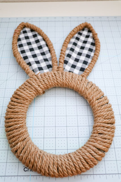 Farmhouse Bunny Wreath » The Denver Housewife