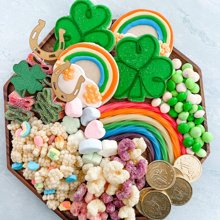 St Patrick's Day Dessert Board for Kids » The Denver Housewife