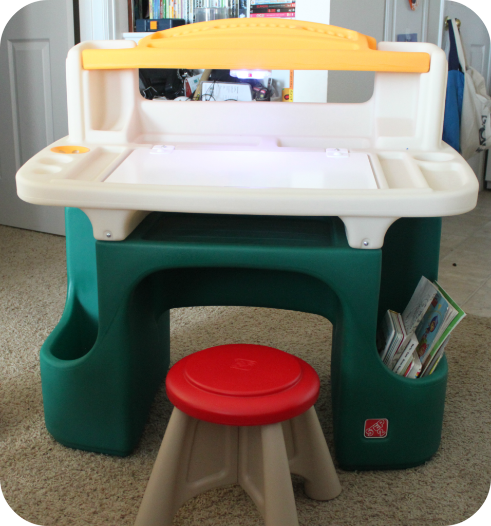 Step 2 Deluxe Art Master Desk Kids Art Table with Storage and Chair 
